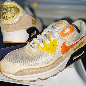 Size 9.5 Men's - Nike Air Max 90